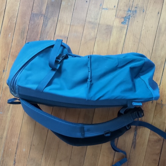 Fjallraven ulvo 30L Backpack - Picture 4 of 9